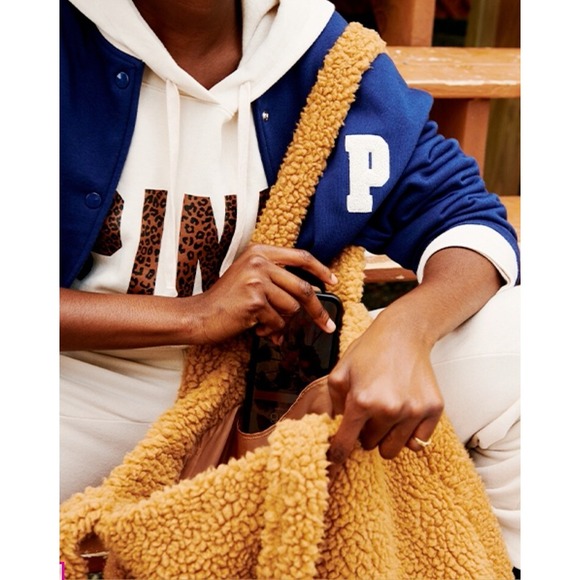 VICTORIA'S SECRET  PINK‎ Plush Fleece Sherpa Brown TOTE BAG Snap Closure NEW - Picture 2 of 7